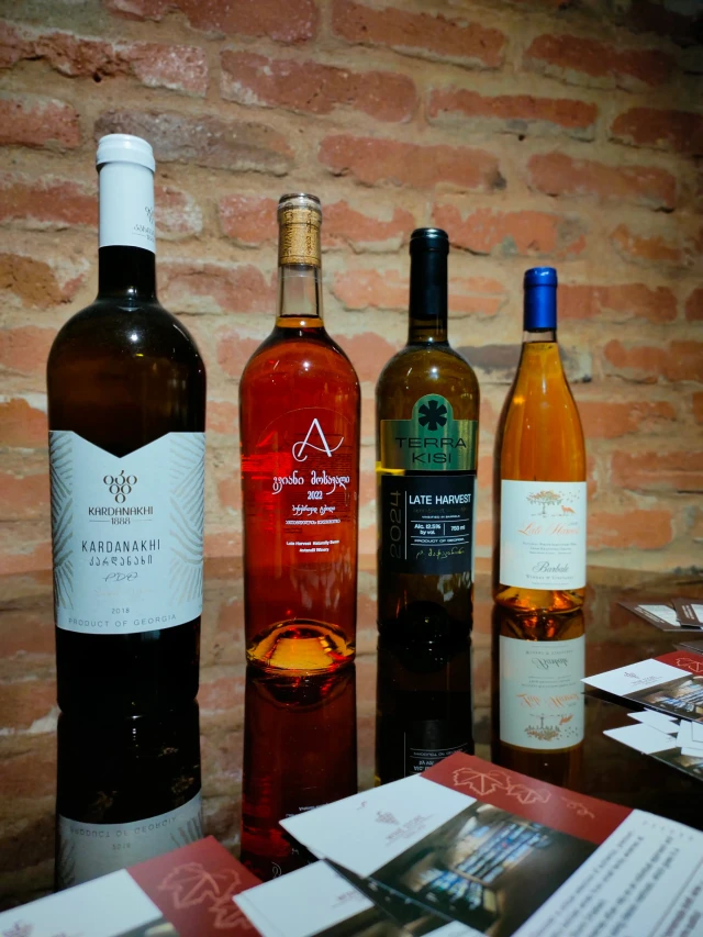 Айсвайн и вина позднего сбора в Wine Store Orbeliani